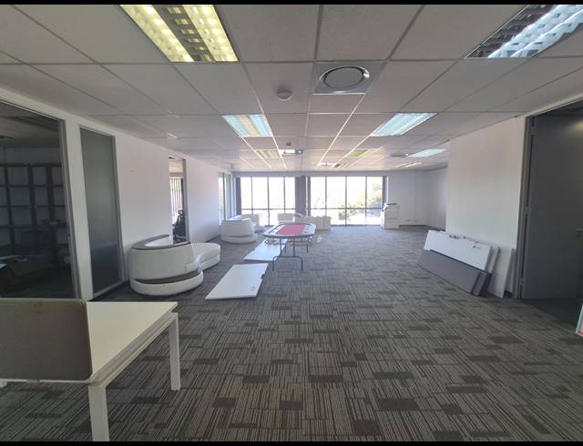 243M² OFFICE TO LET IN WOODMEAD